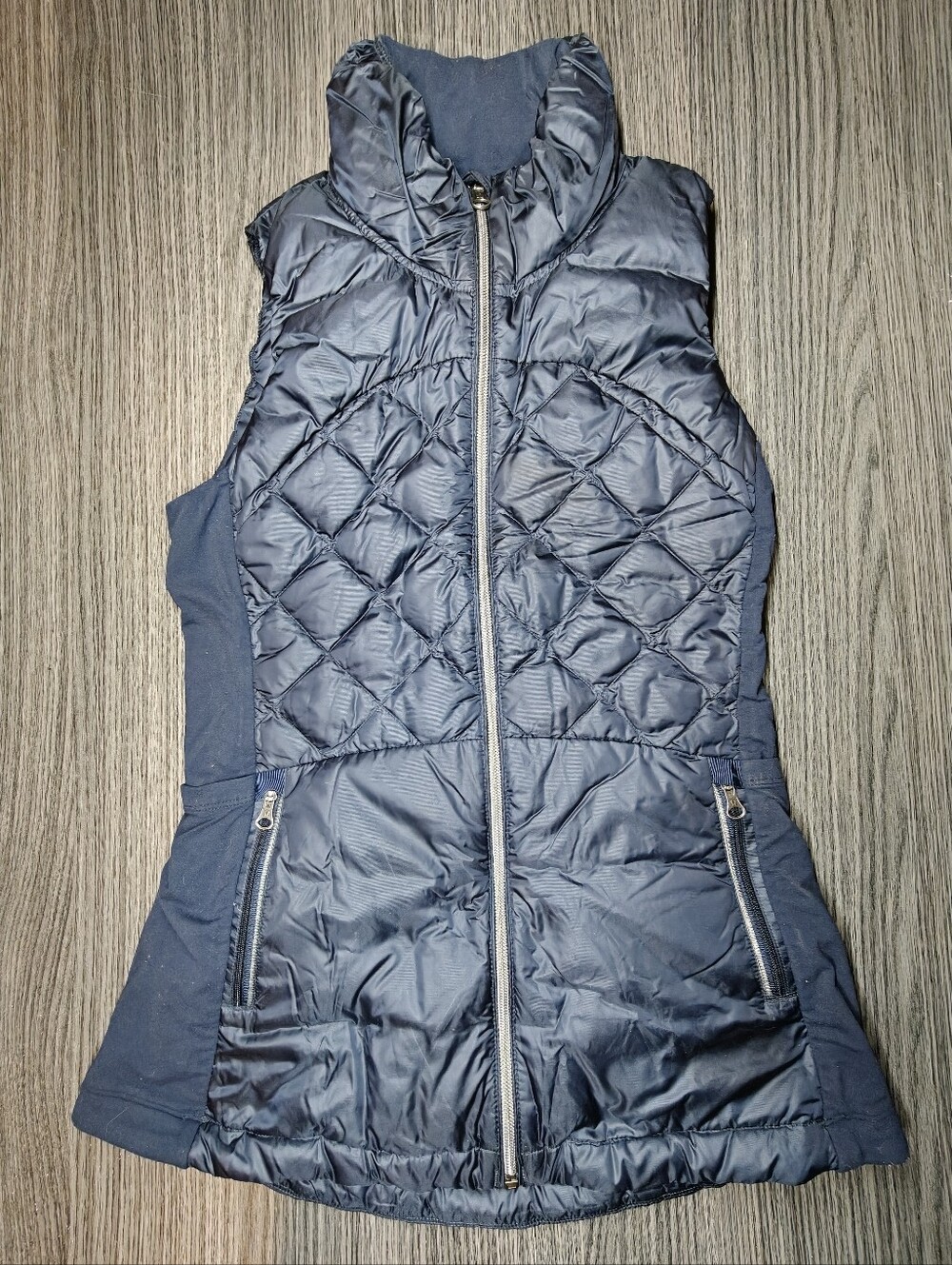 Lululemon Down For A Run Vest Inkwell Size 4 EUC